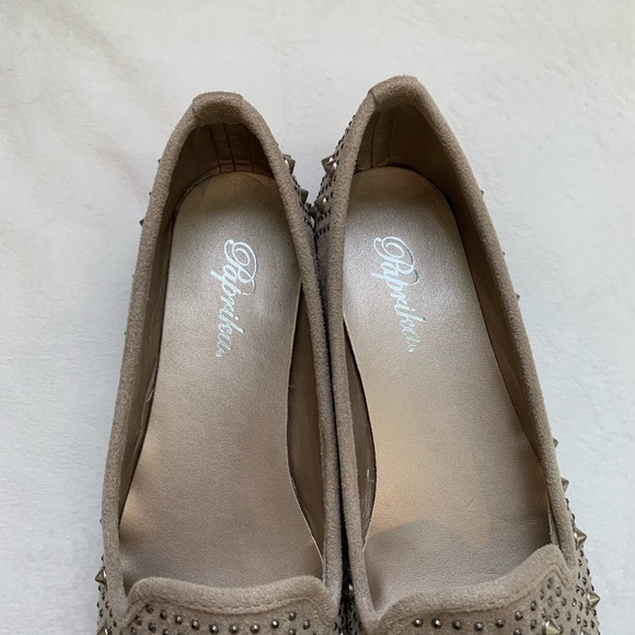Taupe studded ladies ballet flats - Picture 4 of 6